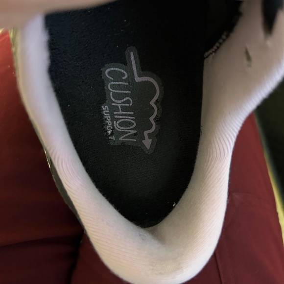 Brooks Adrenaline GTS 22 shoes - Picture 4 of 8